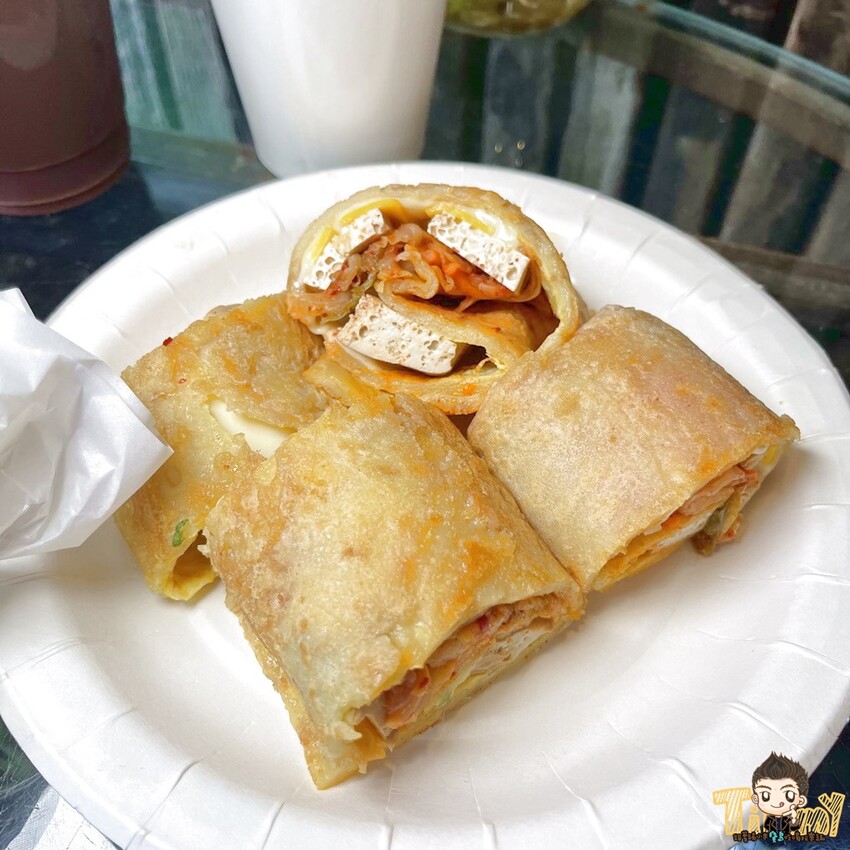 新竹超台的臭豆腐蛋餅臭香十足!必點超大包飯糰.古早味阿嬤鹹粥!
