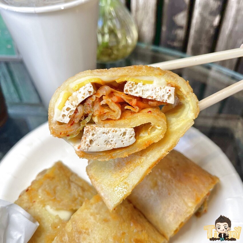 新竹超台的臭豆腐蛋餅臭香十足!必點超大包飯糰.古早味阿嬤鹹粥!