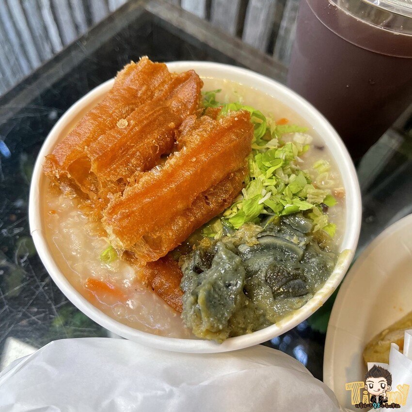 新竹超台的臭豆腐蛋餅臭香十足!必點超大包飯糰.古早味阿嬤鹹粥!