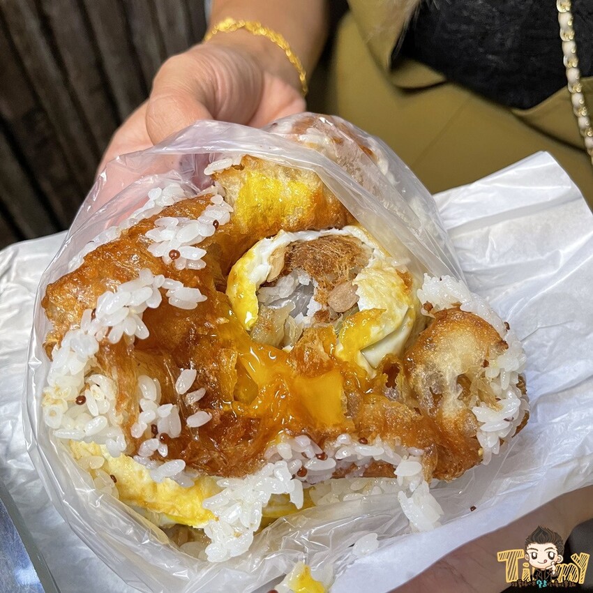 新竹超台的臭豆腐蛋餅臭香十足!必點超大包飯糰.古早味阿嬤鹹粥!