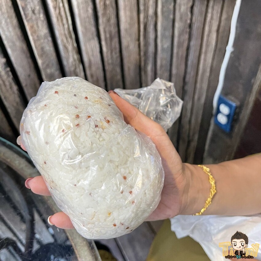 新竹超台的臭豆腐蛋餅臭香十足!必點超大包飯糰.古早味阿嬤鹹粥!