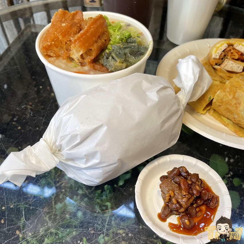 新竹超台的臭豆腐蛋餅臭香十足!必點超大包飯糰.古早味阿嬤鹹粥!