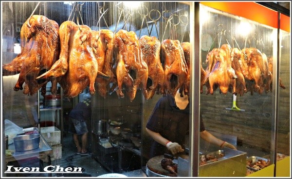 家之香脆皮烤鴨:《新北新莊烤鴨》外帶烤鴨經典三吃\鹹酥鴨的香酥令人吮指\幸福在外帶回家的小酌-『家之香脆皮烤鴨』