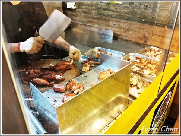 家之香脆皮烤鴨:《新北新莊烤鴨》外帶烤鴨經典三吃\鹹酥鴨的香酥令人吮指\幸福在外帶回家的小酌-『家之香脆皮烤鴨』