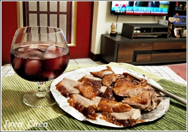 家之香脆皮烤鴨:《新北新莊烤鴨》外帶烤鴨經典三吃\鹹酥鴨的香酥令人吮指\幸福在外帶回家的小酌-『家之香脆皮烤鴨』