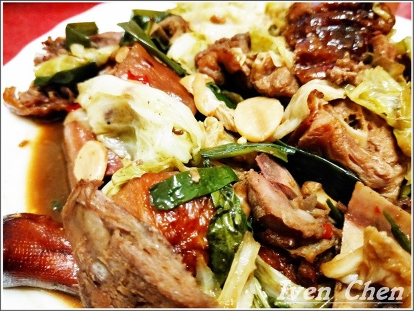 家之香脆皮烤鴨:《新北新莊烤鴨》外帶烤鴨經典三吃\鹹酥鴨的香酥令人吮指\幸福在外帶回家的小酌-『家之香脆皮烤鴨』