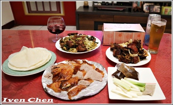 家之香脆皮烤鴨:《新北新莊烤鴨》外帶烤鴨經典三吃\鹹酥鴨的香酥令人吮指\幸福在外帶回家的小酌-『家之香脆皮烤鴨』