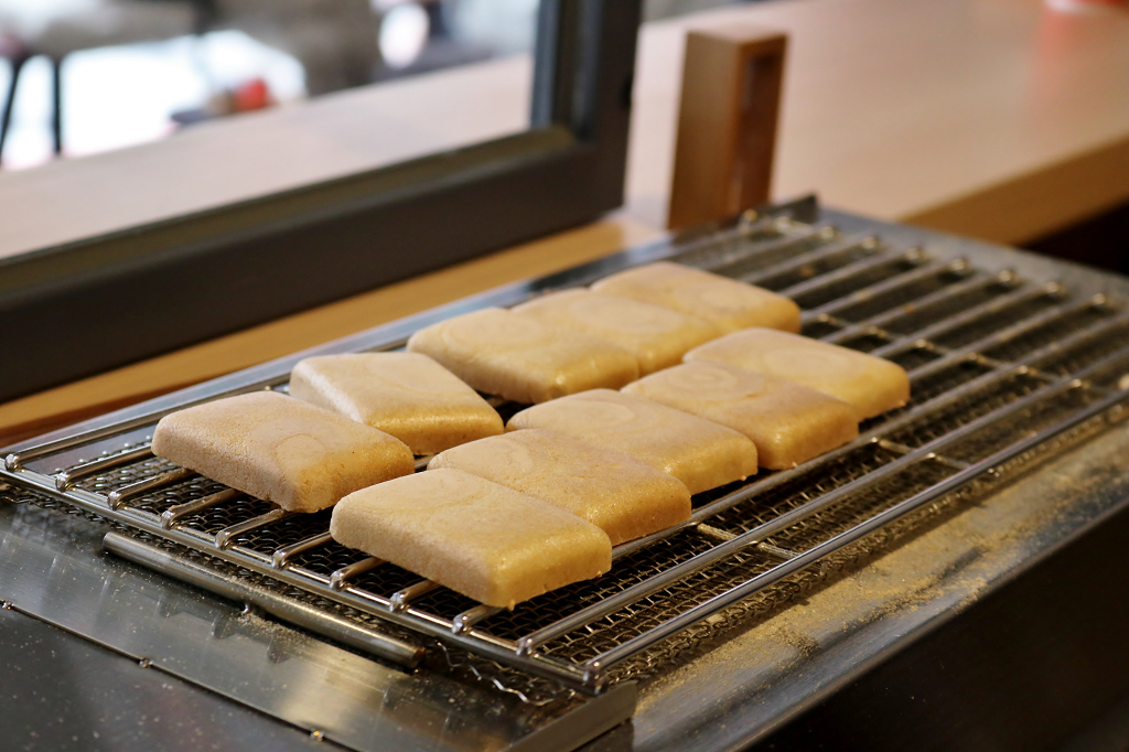 台北|滋養豆餡舖 季節限定草莓大福 迪化街六十年老字號日式和菓子 - 奇奇一起玩樂趣
