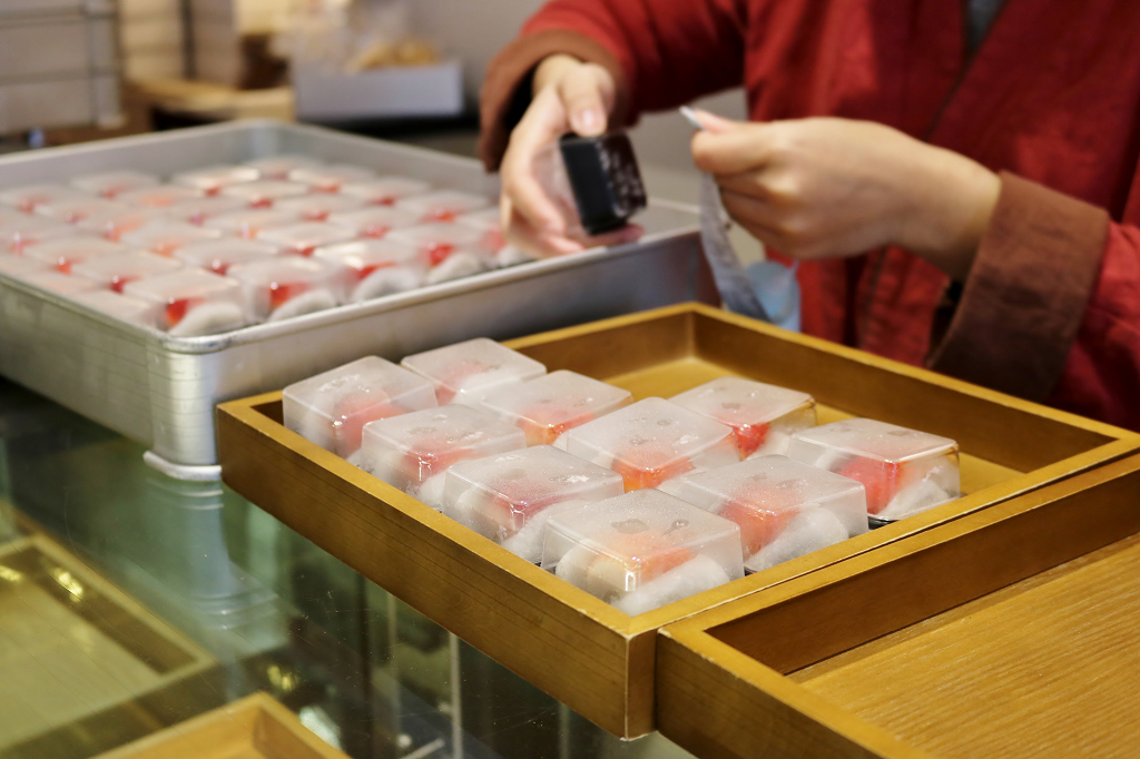 台北|滋養豆餡舖 季節限定草莓大福 迪化街六十年老字號日式和菓子 - 奇奇一起玩樂趣