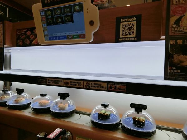 (新竹美食)藏壽司不只好吃還可以抽扭蛋,美食與娛樂都兼具拉~