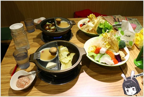 蒸鍋蒸煮健康鍋：[食記]►台南中西區◄一蒸一煮享受最極致的美味－蒸鍋 蒸+煮健康鍋、點蒸雞或蒸豬套餐者拍照打卡按讚即送全家的補體蛋一盒