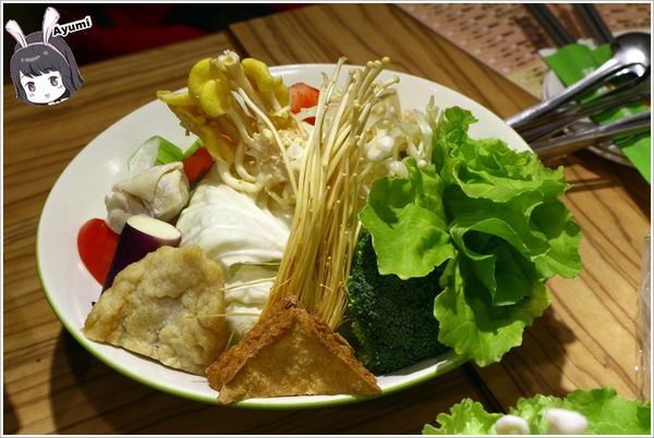 蒸鍋蒸煮健康鍋：[食記]►台南中西區◄一蒸一煮享受最極致的美味－蒸鍋 蒸+煮健康鍋、點蒸雞或蒸豬套餐者拍照打卡按讚即送全家的補體蛋一盒