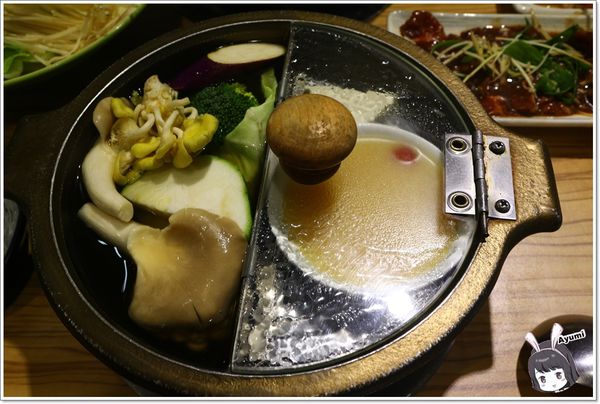 蒸鍋蒸煮健康鍋：[食記]►台南中西區◄一蒸一煮享受最極致的美味－蒸鍋 蒸+煮健康鍋二訪、推薦新上市的黑胡椒牛肉蒸套餐、打卡送補體蛋活動持續中哦～