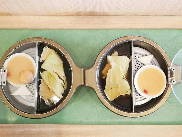 蒸鍋蒸煮健康鍋:蒸鍋(蒸煮健康鍋)-台南中南區火鍋 蒸煮雙料裡法同步進行 開一鍋就能享用到兩種風味 不沾醬也能美味品嚐