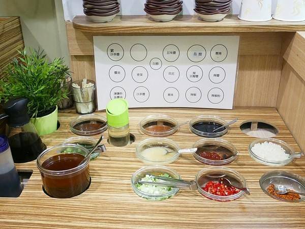 蒸鍋蒸煮健康鍋:蒸鍋(蒸煮健康鍋)-台南中南區火鍋 蒸煮雙料裡法同步進行 開一鍋就能享用到兩種風味 不沾醬也能美味品嚐