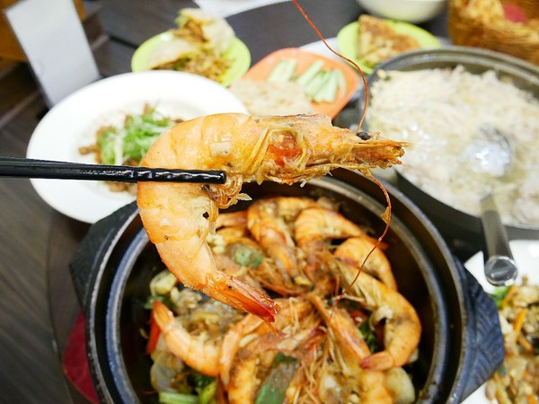 正海城北方美食館：正海城北方美食館-豐原北方麵食  手工現做料理看得見  小點心表現出色  酸菜白肉湯超厲害  (愛評體驗券)