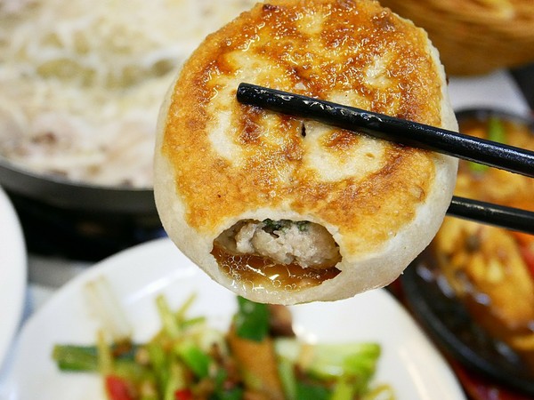 正海城北方美食館：正海城北方美食館-豐原北方麵食  手工現做料理看得見  小點心表現出色  酸菜白肉湯超厲害  (愛評體驗券)