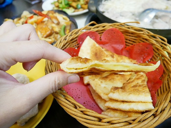 正海城北方美食館：正海城北方美食館-豐原北方麵食  手工現做料理看得見  小點心表現出色  酸菜白肉湯超厲害  (愛評體驗券)