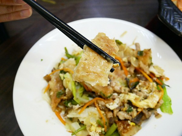 正海城北方美食館：正海城北方美食館-豐原北方麵食  手工現做料理看得見  小點心表現出色  酸菜白肉湯超厲害  (愛評體驗券)