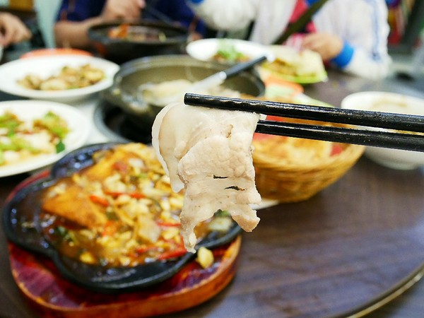 正海城北方美食館：正海城北方美食館-豐原北方麵食  手工現做料理看得見  小點心表現出色  酸菜白肉湯超厲害  (愛評體驗券)