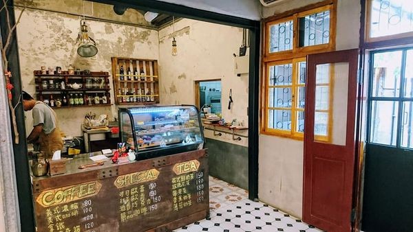 38705664_1997193373645675_8719925092928192512_n