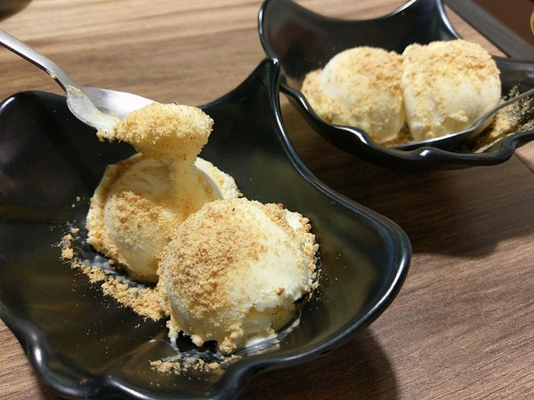 揹黑鍋精緻鍋物：揹黑鍋精緻鍋物-新莊丹鳳站巷弄內精緻火鍋  現在還可加價購超長盤肉品  霸氣十足(附菜單)