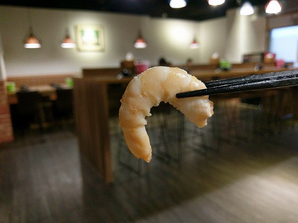 揹黑鍋精緻鍋物：揹黑鍋精緻鍋物-新莊丹鳳站巷弄內精緻火鍋  現在還可加價購超長盤肉品  霸氣十足(附菜單)