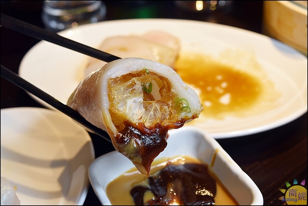 港點香港煲仔飯：一中美食香港煲仔飯。港點。香港師傅料理道地港味。智慧型煲飯機煲出正宗港式煲仔飯@商妮吃喝遊樂