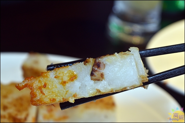 港點香港煲仔飯：一中美食香港煲仔飯。港點。香港師傅料理道地港味。智慧型煲飯機煲出正宗港式煲仔飯@商妮吃喝遊樂