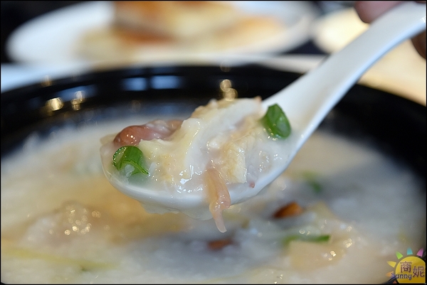 港點香港煲仔飯：一中美食香港煲仔飯。港點。香港師傅料理道地港味。智慧型煲飯機煲出正宗港式煲仔飯@商妮吃喝遊樂