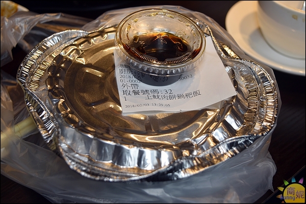 港點香港煲仔飯：一中美食香港煲仔飯。港點。香港師傅料理道地港味。智慧型煲飯機煲出正宗港式煲仔飯@商妮吃喝遊樂