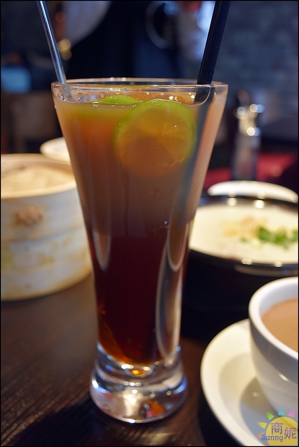 港點香港煲仔飯：一中美食香港煲仔飯。港點。香港師傅料理道地港味。智慧型煲飯機煲出正宗港式煲仔飯@商妮吃喝遊樂