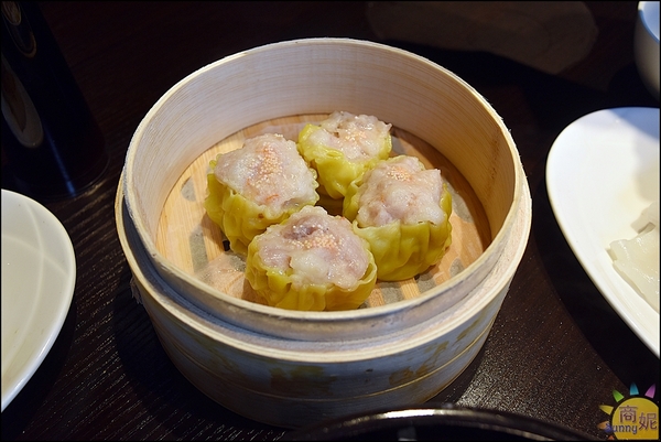 港點香港煲仔飯：一中美食香港煲仔飯。港點。香港師傅料理道地港味。智慧型煲飯機煲出正宗港式煲仔飯@商妮吃喝遊樂