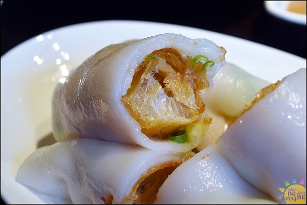 港點香港煲仔飯：一中美食香港煲仔飯。港點。香港師傅料理道地港味。智慧型煲飯機煲出正宗港式煲仔飯@商妮吃喝遊樂