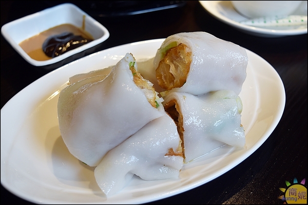 港點香港煲仔飯：一中美食香港煲仔飯。港點。香港師傅料理道地港味。智慧型煲飯機煲出正宗港式煲仔飯@商妮吃喝遊樂