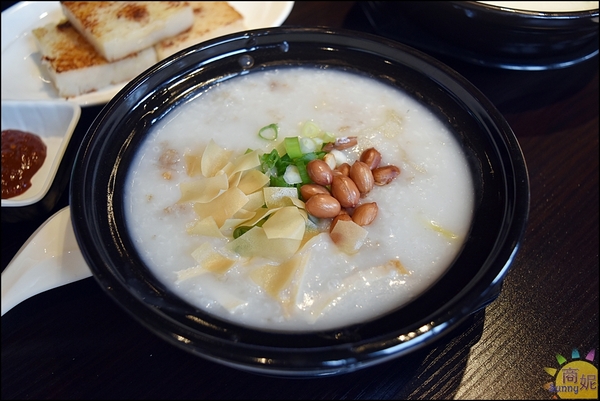 港點香港煲仔飯：一中美食香港煲仔飯。港點。香港師傅料理道地港味。智慧型煲飯機煲出正宗港式煲仔飯@商妮吃喝遊樂