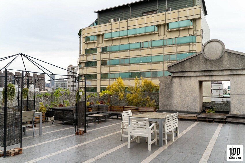 【百味旅形色】漂鳥青年旅館|台中住宿推薦!絕美交誼廳隱身青旅,乾淨簡約有質感! | 別墅裡的 100 種味道