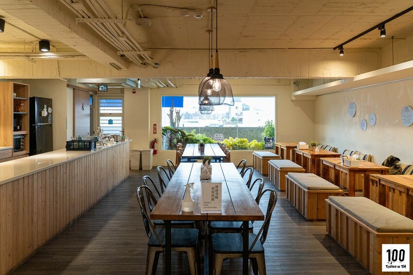 【百味旅形色】漂鳥青年旅館|台中住宿推薦!絕美交誼廳隱身青旅,乾淨簡約有質感! | 別墅裡的 100 種味道