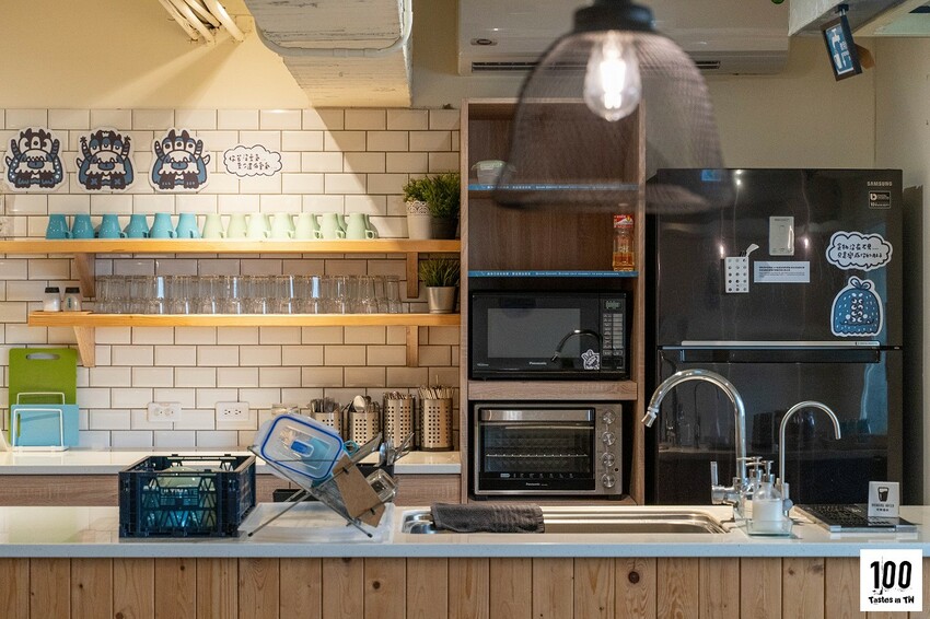 【百味旅形色】漂鳥青年旅館|台中住宿推薦!絕美交誼廳隱身青旅,乾淨簡約有質感! | 別墅裡的 100 種味道