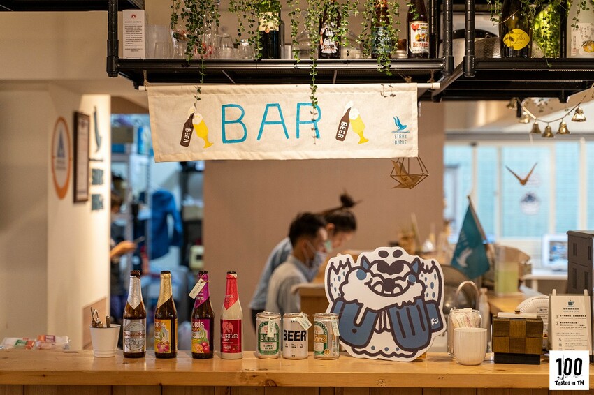 【百味旅形色】漂鳥青年旅館|台中住宿推薦!絕美交誼廳隱身青旅,乾淨簡約有質感! | 別墅裡的 100 種味道