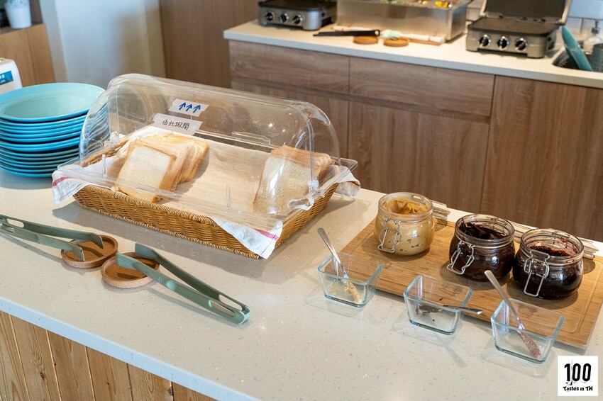 【百味旅形色】漂鳥青年旅館|台中住宿推薦!絕美交誼廳隱身青旅,乾淨簡約有質感! | 別墅裡的 100 種味道