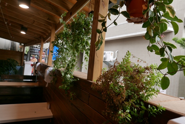 寶寶漢堡：1070207[禮官三小愛台灣]台中市北區寶寶漢堡中友百貨一中商圈寶寶今天看帥哥不爬山吃美味料多實在的火龍果牛肉堡與墨西哥辣椒牛肉堡