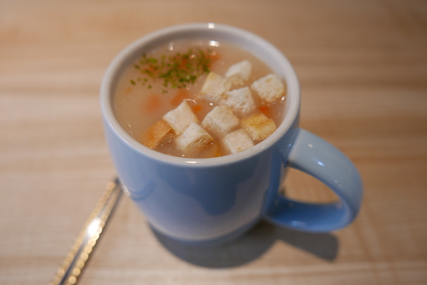 寶寶漢堡：1070207[禮官三小愛台灣]台中市北區寶寶漢堡中友百貨一中商圈寶寶今天看帥哥不爬山吃美味料多實在的火龍果牛肉堡與墨西哥辣椒牛肉堡