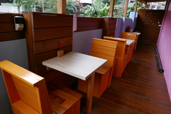 寶寶漢堡：1070207[禮官三小愛台灣]台中市北區寶寶漢堡中友百貨一中商圈寶寶今天看帥哥不爬山吃美味料多實在的火龍果牛肉堡與墨西哥辣椒牛肉堡