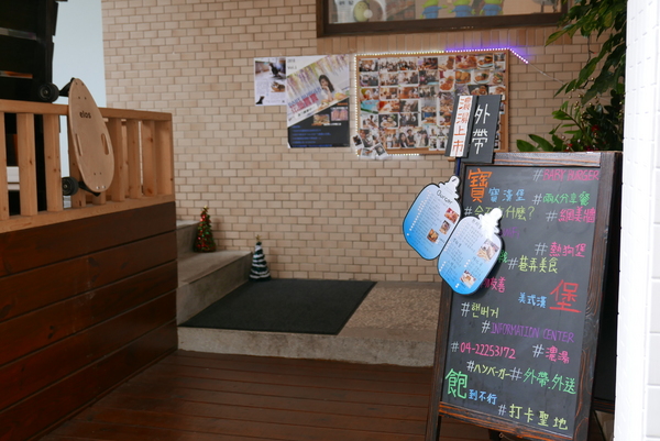 寶寶漢堡：1070207[禮官三小愛台灣]台中市北區寶寶漢堡中友百貨一中商圈寶寶今天看帥哥不爬山吃美味料多實在的火龍果牛肉堡與墨西哥辣椒牛肉堡