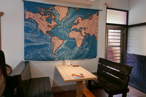 寶寶漢堡：1070207[禮官三小愛台灣]台中市北區寶寶漢堡中友百貨一中商圈寶寶今天看帥哥不爬山吃美味料多實在的火龍果牛肉堡與墨西哥辣椒牛肉堡