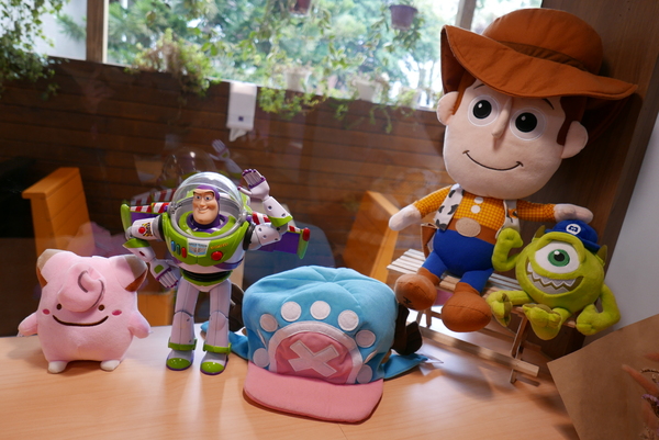 寶寶漢堡：1070207[禮官三小愛台灣]台中市北區寶寶漢堡中友百貨一中商圈寶寶今天看帥哥不爬山吃美味料多實在的火龍果牛肉堡與墨西哥辣椒牛肉堡