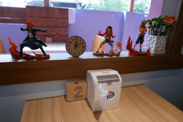 寶寶漢堡：1070207[禮官三小愛台灣]台中市北區寶寶漢堡中友百貨一中商圈寶寶今天看帥哥不爬山吃美味料多實在的火龍果牛肉堡與墨西哥辣椒牛肉堡