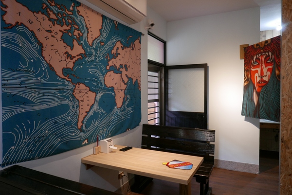 寶寶漢堡：1070207[禮官三小愛台灣]台中市北區寶寶漢堡中友百貨一中商圈寶寶今天看帥哥不爬山吃美味料多實在的火龍果牛肉堡與墨西哥辣椒牛肉堡