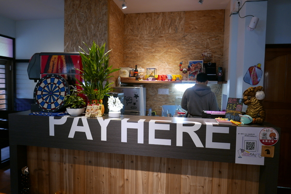 寶寶漢堡：1070207[禮官三小愛台灣]台中市北區寶寶漢堡中友百貨一中商圈寶寶今天看帥哥不爬山吃美味料多實在的火龍果牛肉堡與墨西哥辣椒牛肉堡